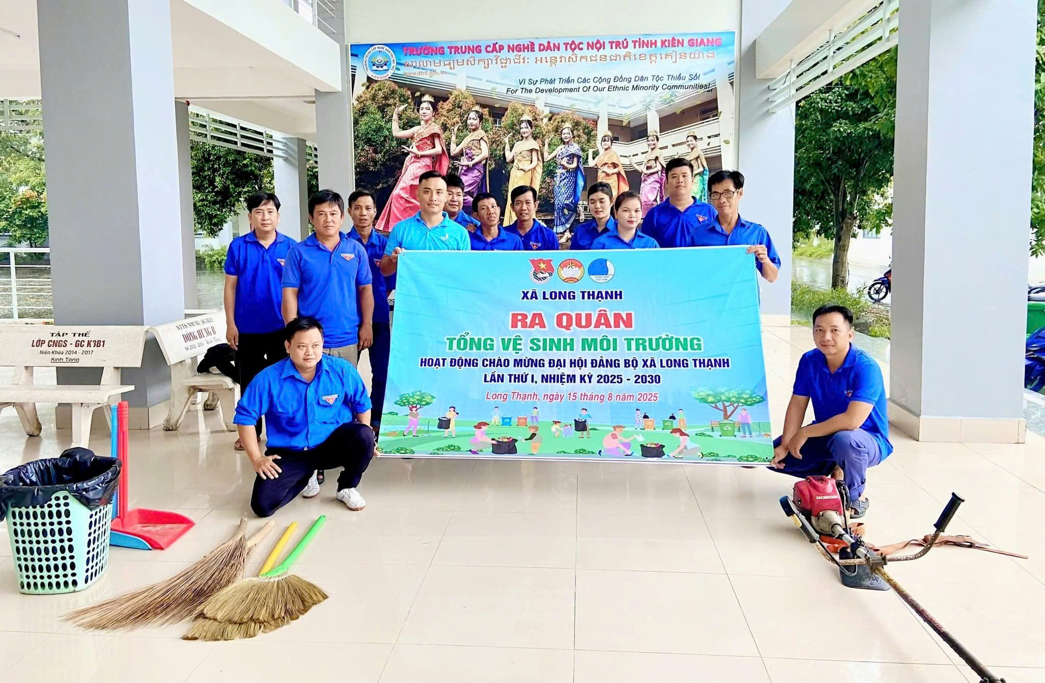 tuoi-tre-long-thanh-ra-quan-chao-mung-dai-hoi-dang-bo-xa