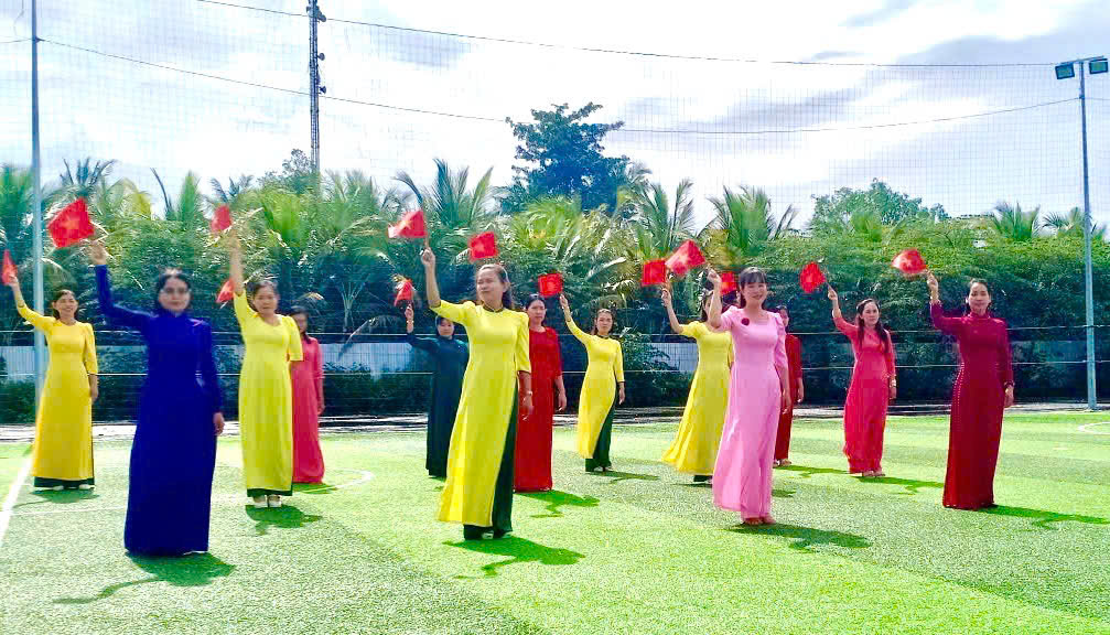 hoi-lien-hiep-phu-nu-xa-long-thanh-to-chuc-hoat-dong-dong-dien-dan-vu-va-trao-qua-cho-hoc-sinh-co-hoan-canh-kho-khan